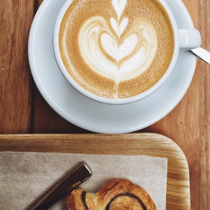http://A%20beautiful%20latte%20and%20pastry